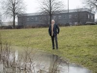 Commercial Director i Jesper Daugaard byder velkommen i Bong Danmarks nye domicil på Langebjergvænget i Roskilde. Foto: Lars Møller.