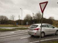 Krydset Stamvejen/Lindenborgvej har haft en del uheld flere år i træk, hvor især venstresvingende bilister fra Stamvejen kører sammen med ligeud kørende ad Lindenborgvej