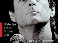 Excentrisk: Brian Wilson fik en truck til at læsse otte tons sand af i spisestuen, hvor hans store flygel stod, så han fik følelsen af, at han sad på en strandbred og komponerede. 14. juni udkommer den første danske biografi om en af rockens helt store ikoner. Foto: Haase Forlag.