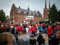 Sidste år blev DBU Tour på Stændertorvet suppleret med VM på storskærm. Det kommer naturligt nok ikke til at ske i år. Foto: Roskilde Kommune.