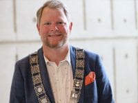 Tomas Breddam (S) overtog onsdag aften borgmesterkæden i Roskilde Kommune, efter byrådet har valgt ham som efterfølger for den nye kultur- og kirkeminister, Joy Mogensen (S). Foto: Roskilde Kommune.