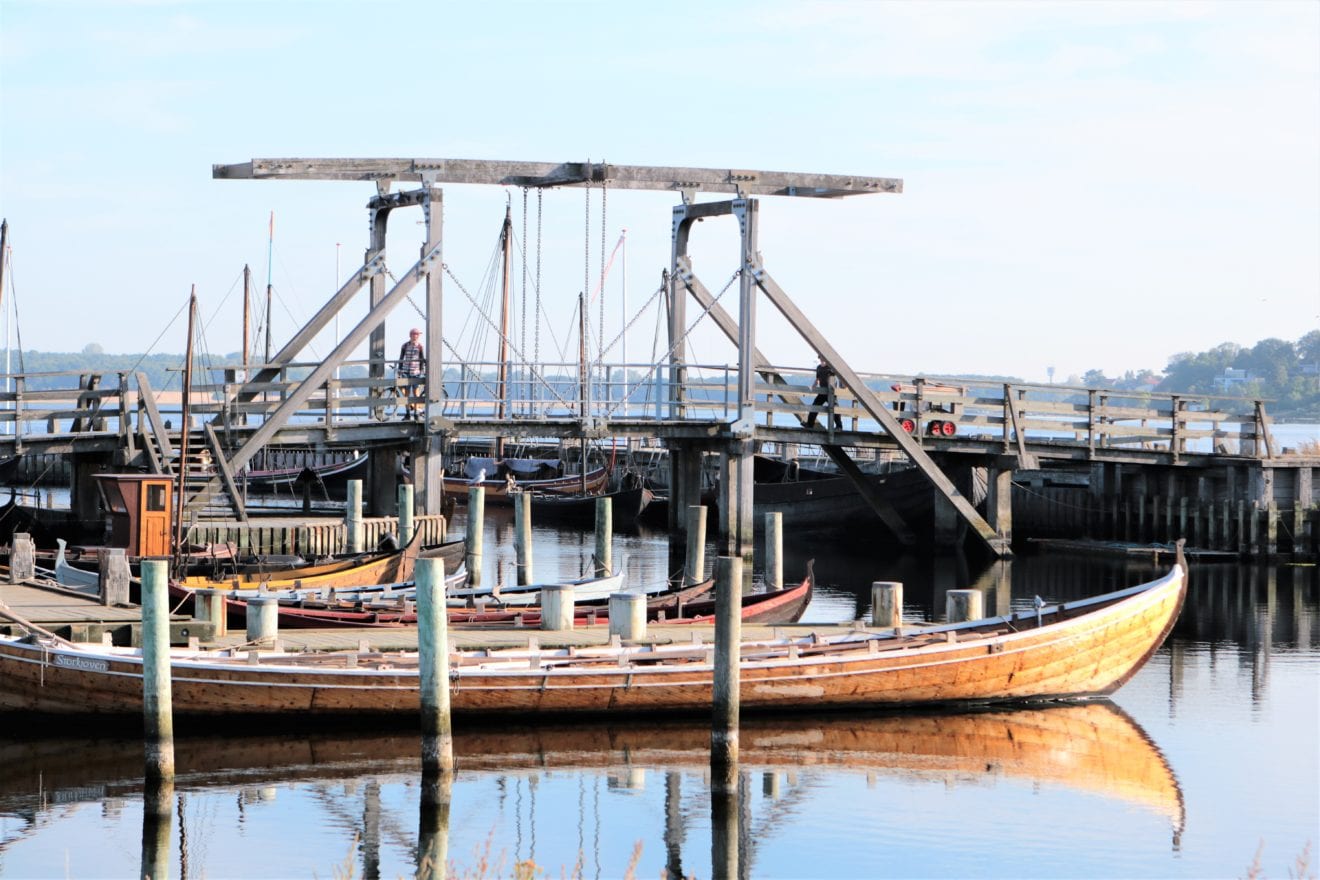 Sejl ind i solnedgangen på Roskilde Fjord