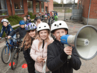 Cyklistforbundet anbefaler sammen med Trafik i Børnehøjde skoler at lade elever udvikle og afprøve trafikløsninger, der gør det mere trygt at gå eller cykle i skole. Foto: Alex Tran/GF Fonden