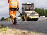 Holbækmotorvejen får ny asfalt ved Fløng