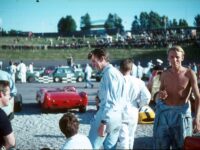 Roskilde Ring tiltrak mellem 1955 – 1968 enorme mængder motorsports-entusiaster til området. Motorsportsbanen åbnede den 5. juni i en forladt grusgrav, og 70 års jubilæet markeres udstillingen ROSKILDE RACER på Roskilde Museum FOTO: ROSKILDE RACER – Roskilde Museum. Må kun benyttes i redaktionel omtale af ROSKILDE RACER – Roskilde Museum
